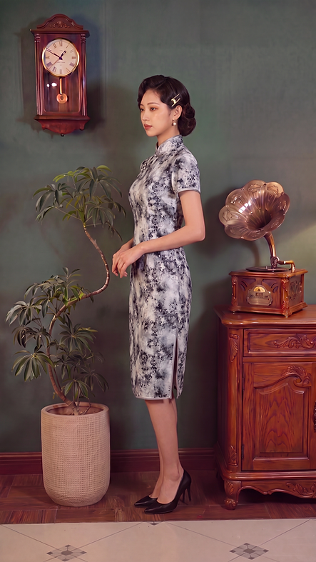 黑色小花短旗袍 Short black floral qipao P-031